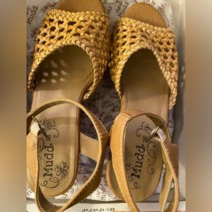 Mudd sandles new in box! Great for summer!
